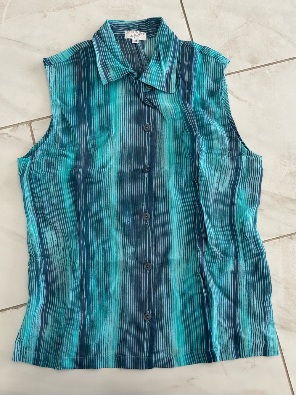 Sleeveless Vintage Collared Blouse